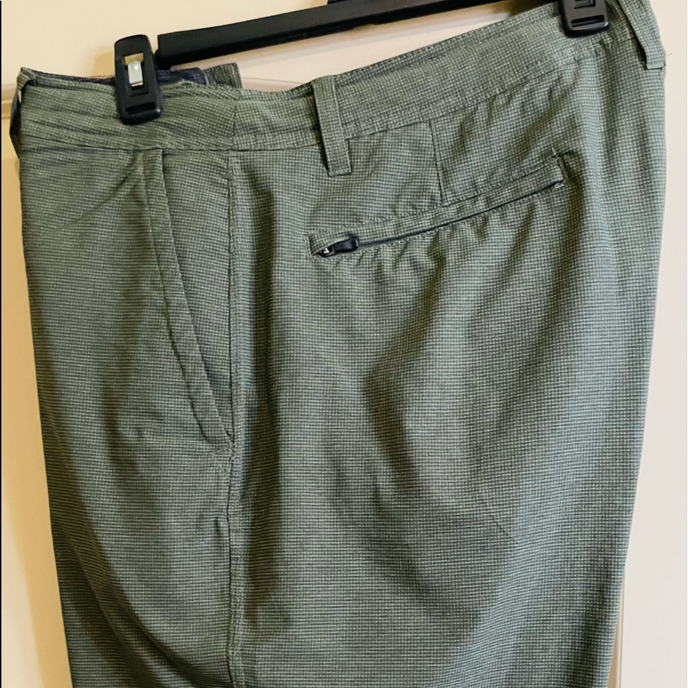 Men’s Green Hang Ten Shorts